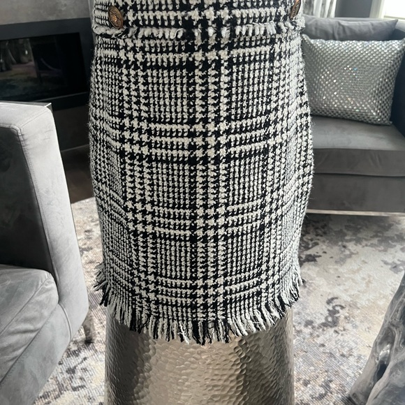 ZARA dressing rich Chanel classy look mini skirt size small 💍👜👡skirt is ZARA - Picture 10 of 17